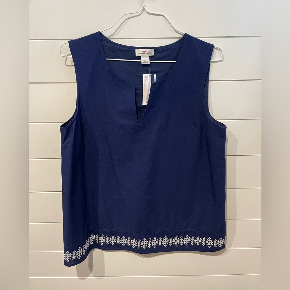 Vineyard Vines- NWT -Sleeveless V-Neck Embroidered Top- Deep Bay - L